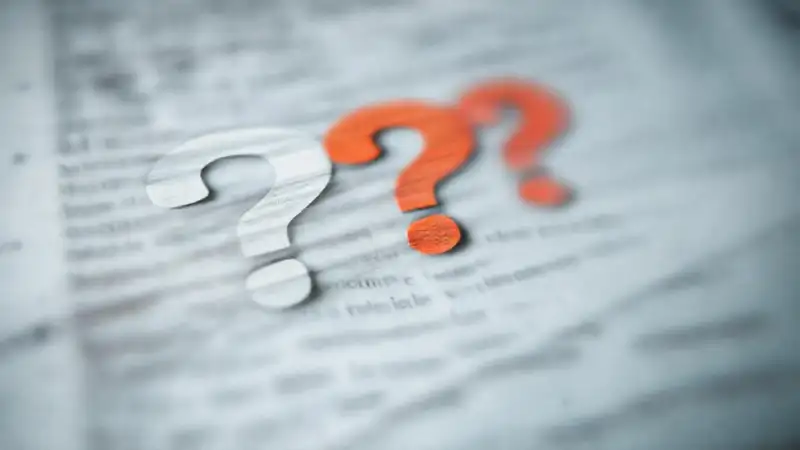 Imagen abstracta con símbolos financieros