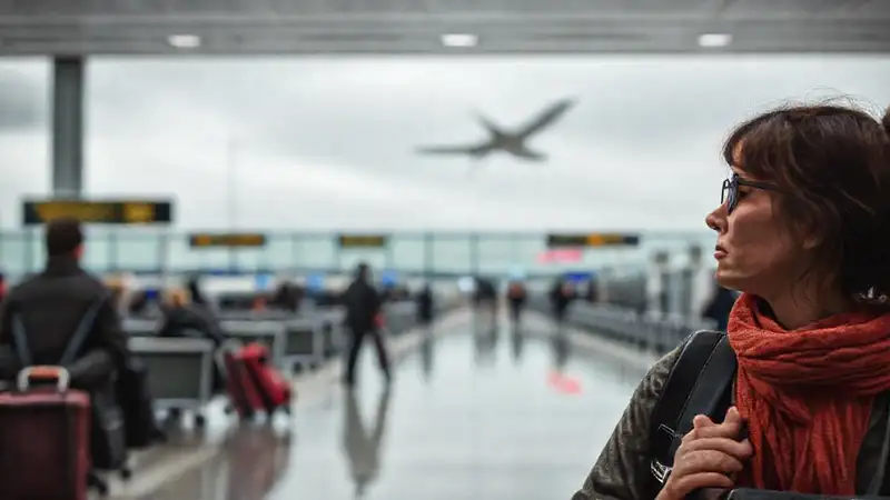 El vuelo retrasado causó caos y pérdida